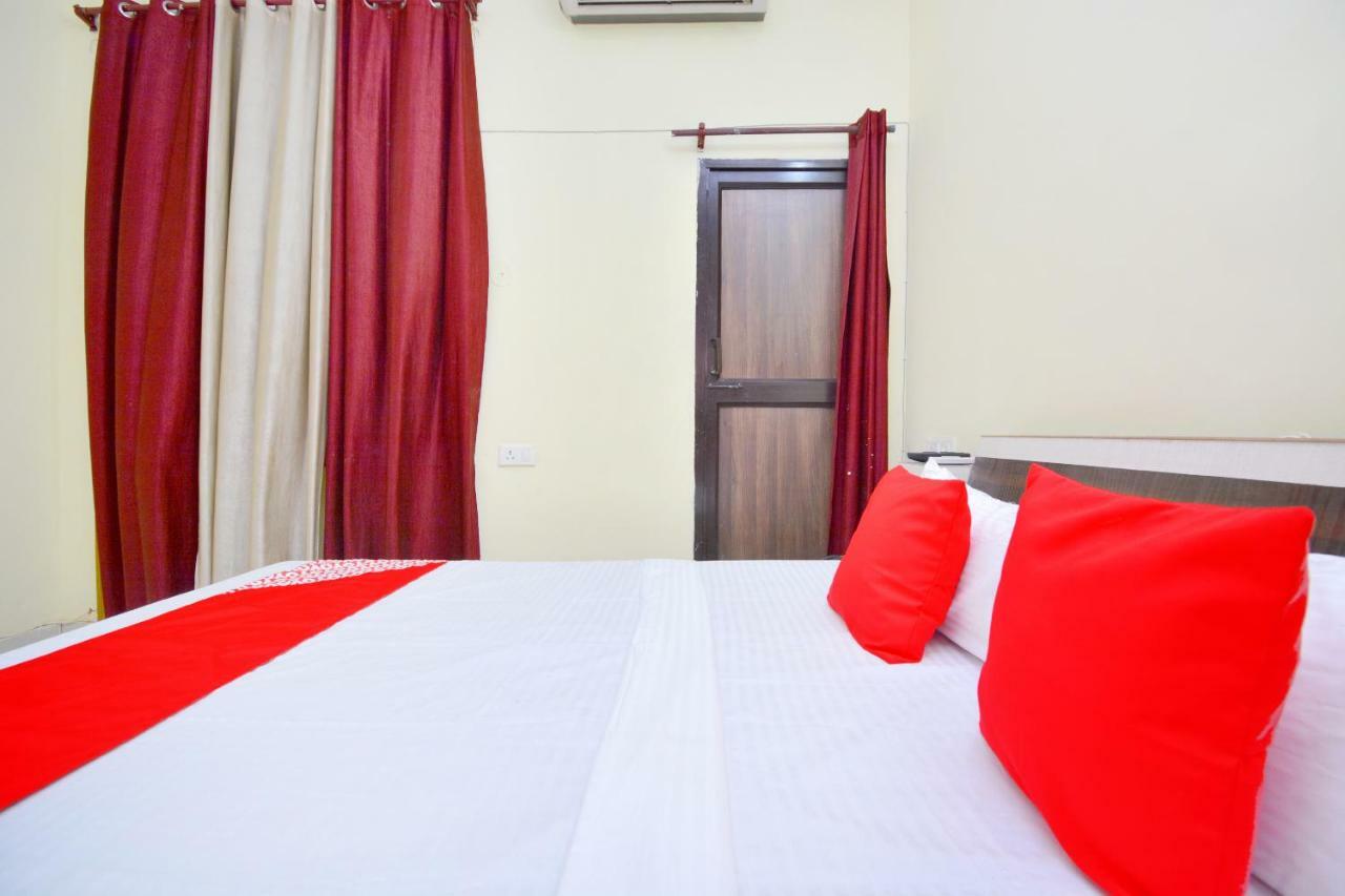 Oyo 40306 White House Jalandhar Exterior foto